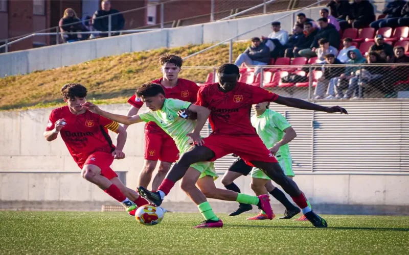 صحيفة سبورت تشيد بأداء حمزة عبد الكريم أمام فريق سي إف دام